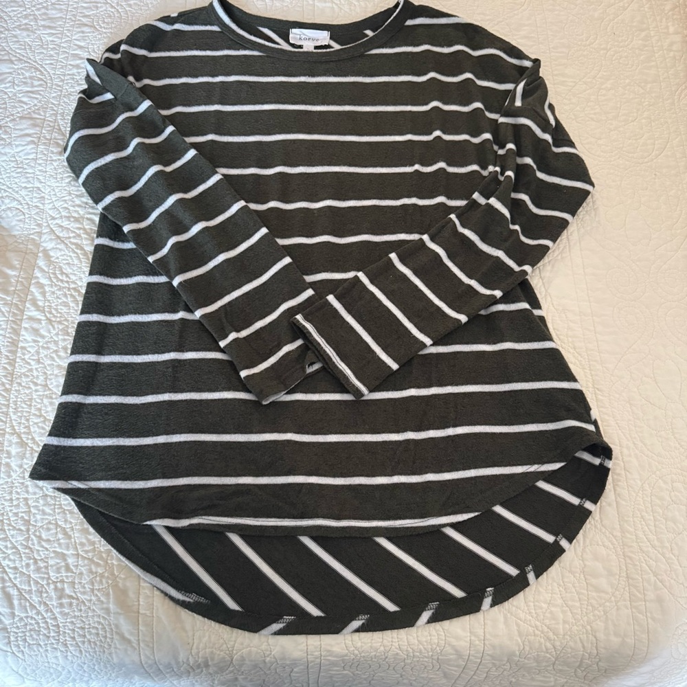 Cozy Korye Olive and White Striped Hi Lo Dolman Sleeve Sweater Size Large